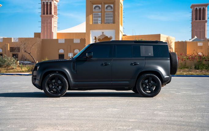 Land Rover Defender 130 ثانياً, 2024 قياسي دفع رباعي 5 أبواب 130 للتأجير في في دبي من Macan Luxury Motors، اللون أسود | AUTO.AE