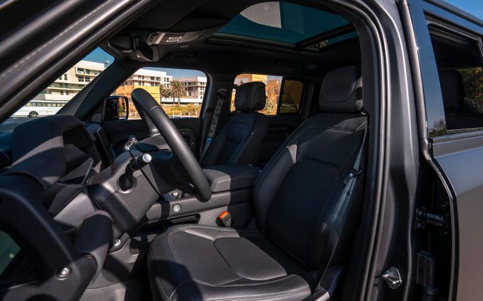 Land Rover Defender 130 ثانياً, 2024 قياسي دفع رباعي 5 أبواب 130 للتأجير في في دبي من Macan Luxury Motors، اللون أسود | AUTO.AE