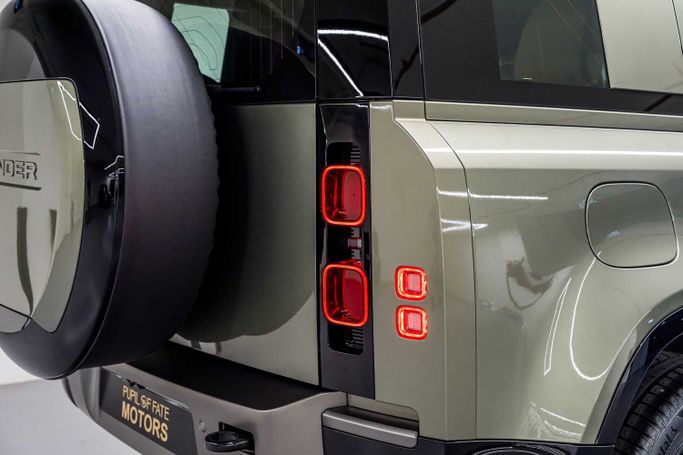 Новый Land Rover Defender 110 II, 5.0 л, 2025 в Дубае от PUPIL OF FATE MOTORS Зеленый цвет. GCC | AUTO.AE