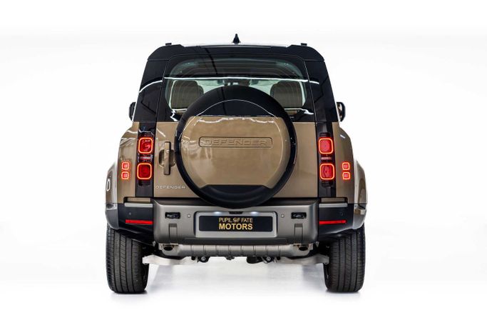 Новый Land Rover Defender 110 II, 5.0 л, 2025 в Дубае от PUPIL OF FATE MOTORS Золотистый цвет. GCC | AUTO.AE