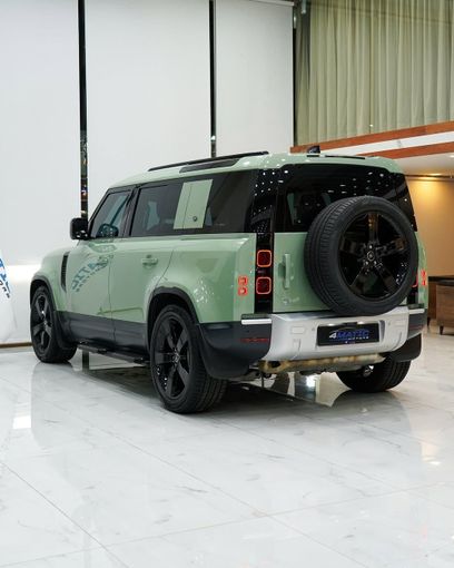 Подержанный Land Rover Defender 90 II, 3.0 л, 2023 в Дубае от 4 Matic Motors Зеленый цвет. GCC | AUTO.AE