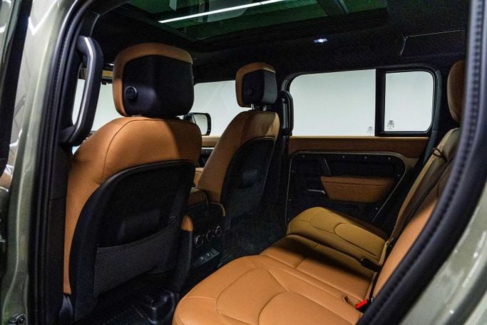 Новый Land Rover Defender 110 II, 3.0 л, 2025 в Дубае от PUPIL OF FATE MOTORS Зеленый цвет. GCC | AUTO.AE