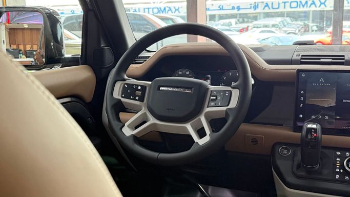 جديدة Land Rover Defender 110 ثانياً, 3.0 l, 2025 في في دبي من 777 CARS، اللون رمادي. المواصفات الأوروبية | AUTO.AE