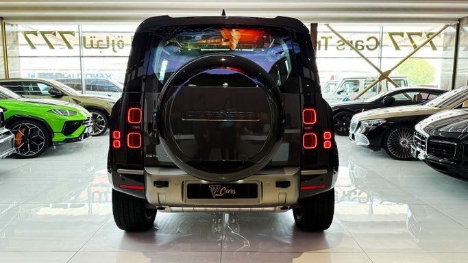 جديدة Land Rover Defender 110 ثانياً, 3.0 l, 2025 في في دبي من 777 CARS، اللون رمادي. المواصفات الأوروبية | AUTO.AE