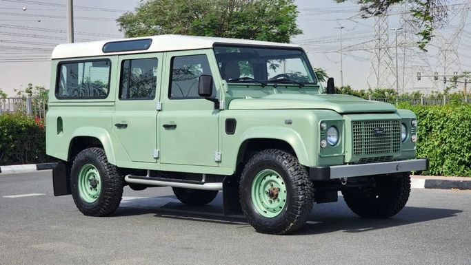 Новый Land Rover Defender 110 I Рестайлинг, 2.2 л, 2016 в Дубае от Alwan Global Cars Зеленый цвет. Other | AUTO.AE