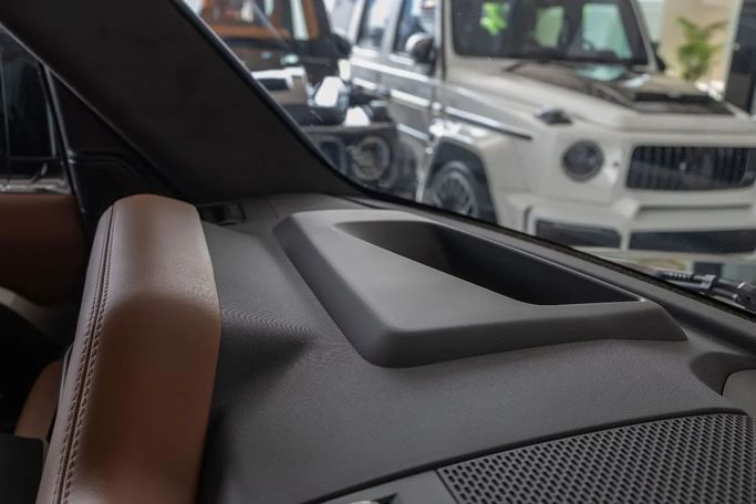 جديدة Land Rover Defender Octa ثانياً, 4.4 l, 2025 في في دبي من Laith Alobaidi Motors، اللون ذهبي. المواصفات الأوروبية | AUTO.AE