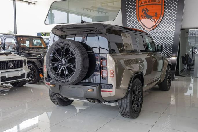 جديدة Land Rover Defender Octa ثانياً, 4.4 l, 2025 في في دبي من Laith Alobaidi Motors، اللون ذهبي. المواصفات الأوروبية | AUTO.AE