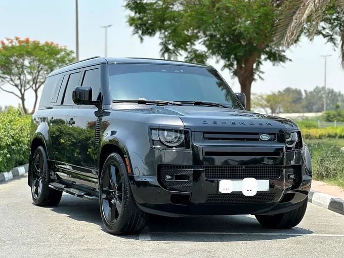 Подержанный Land Rover Defender 130 II, 3.0 л, 2023 в Дубае от Alta Class Motors Черный цвет. Американская | AUTO.AE