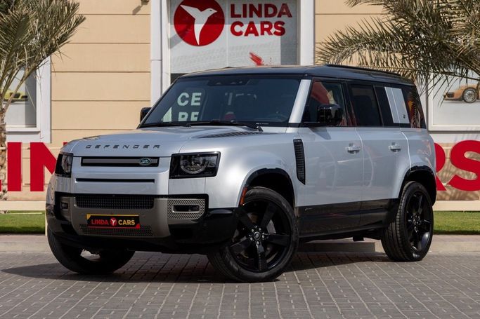 Подержанный Land Rover Defender 110 II, 3.0 л, 2021 в Дубае от Linda Cars Серебристый цвет. Американская | AUTO.AE