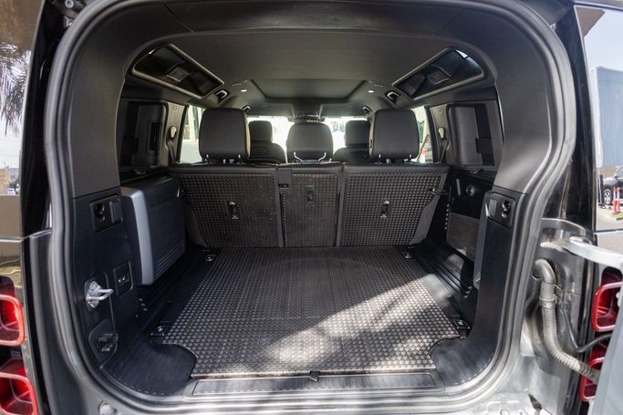 Used Land Rover Defender 110 II, 3.0 l, 2021 in Dubai by Linda Cars, Silver color. American Specs | AUTO.AE