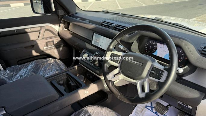 Подержанный Land Rover Defender II, 3.0 л, 2020 в Дубае от Alhamd Motors Белый цвет. Other | AUTO.AE