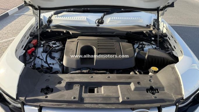 Подержанный Land Rover Defender II, 3.0 л, 2020 в Дубае от Alhamd Motors Белый цвет. Other | AUTO.AE