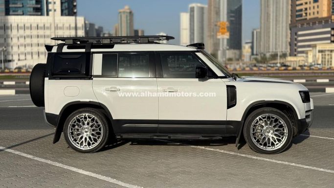 Подержанный Land Rover Defender II, 3.0 л, 2020 в Дубае от Alhamd Motors Белый цвет. Other | AUTO.AE