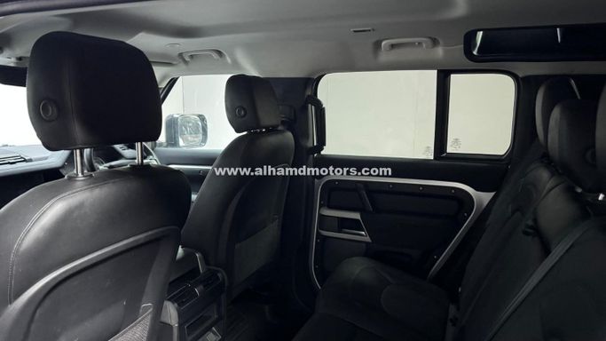 Подержанный Land Rover Defender 110 II, 3.0 л, 2022 в Дубае от Alhamd Motors Серебристый цвет. Other | AUTO.AE
