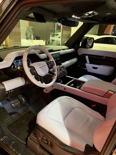 Подержанный Land Rover Defender 90 II, 3.0 л, 2023 в Дубае от A Class Motors Черный цвет.  | AUTO.AE