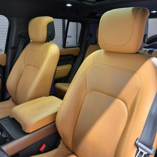 Подержанный Land Rover Defender P400 II, 3.0 л, 2024 в Дубае от AAA Motors Черный цвет. GCC | AUTO.AE
