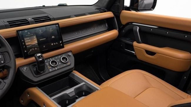 Used Land Rover Defender 110 II, 5.0 l, 2025 in Dubai by Al Ain Class Motors, Black color. GCC Specs | AUTO.AE