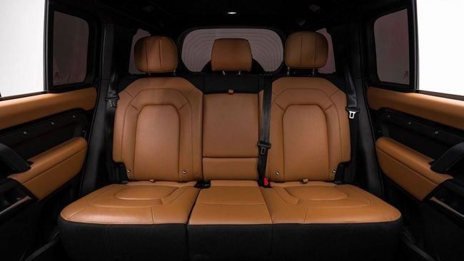 Used Land Rover Defender 110 II, 5.0 l, 2025 in Dubai by Al Ain Class Motors, Black color. GCC Specs | AUTO.AE