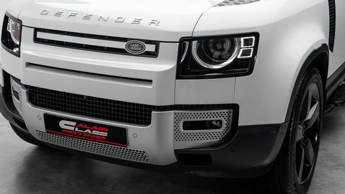 Used Land Rover Defender 110 II, 3.0 l, 2024 in Dubai by Al Ain Class Motors, White color. GCC Specs | AUTO.AE