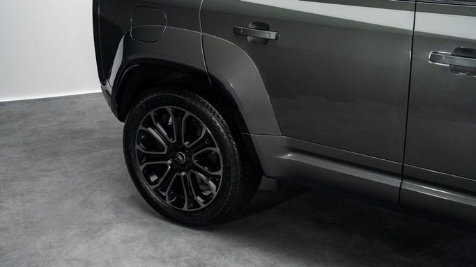 New Land Rover Defender Octa II, 4.4 l, 2025 in Dubai by Al Ain Class Motors, Green color. European Specs | AUTO.AE