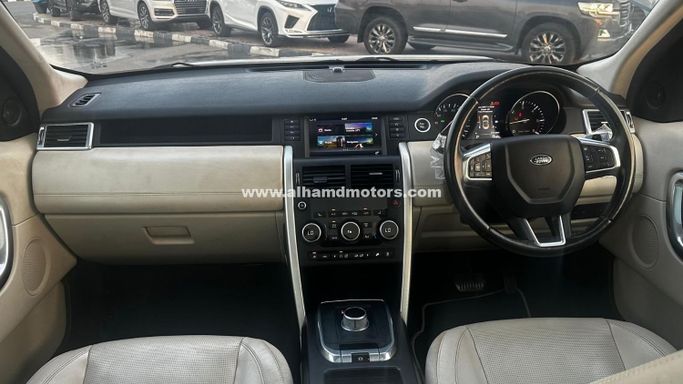 Подержанный Land Rover Discovery V, 2.0 л, 2016 в Дубае от Alhamd Motors Черный цвет. Other | AUTO.AE
