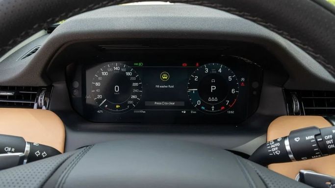 Новый Land Rover Discovery Sport I Рестайлинг, 2.0 л, 2025 в Дубае от Altass Motors Белый цвет. Other | AUTO.AE