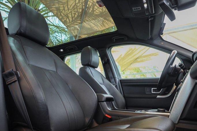 Used Land Rover Discovery Sport I, 2.0 l, 2018 in Dubai by Linda Cars, Silver color. GCC Specs | AUTO.AE