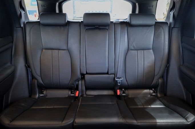 Used Land Rover Discovery Sport I, 2.0 l, 2018 in Dubai by Linda Cars, Silver color. GCC Specs | AUTO.AE