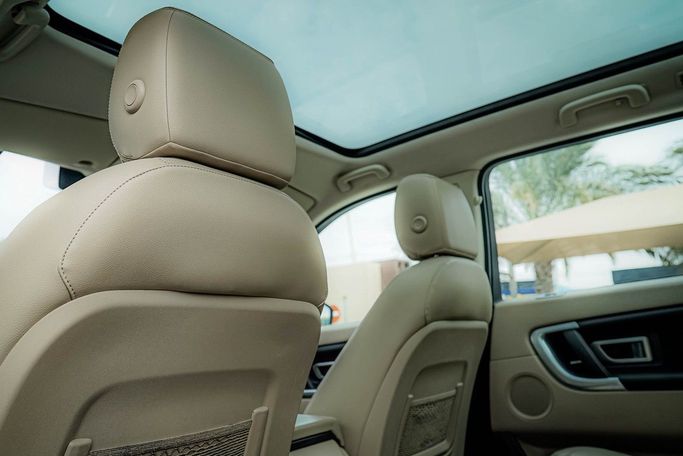 Подержанный Land Rover Discovery Sport I, 2.0 л, 2018 в Дубае от Linda Cars Белый цвет. GCC | AUTO.AE