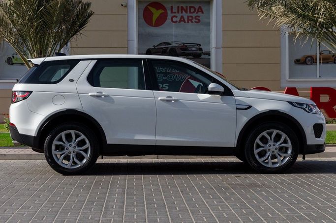 Подержанный Land Rover Discovery Sport I, 2.0 л, 2018 в Дубае от Linda Cars Белый цвет. GCC | AUTO.AE
