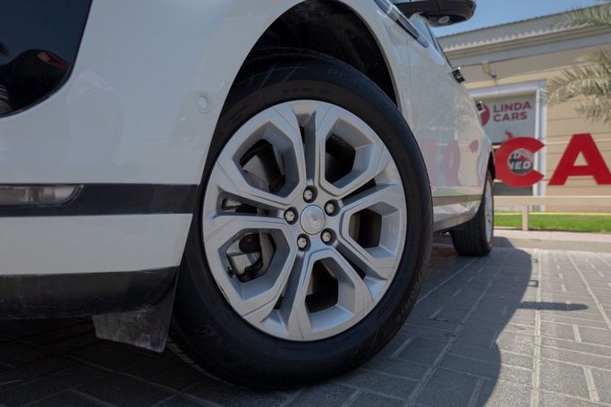 Used Land Rover Range Rover Evoque II, 2.0 l, 2020 in Dubai by Linda Cars, White color. GCC Specs | AUTO.AE