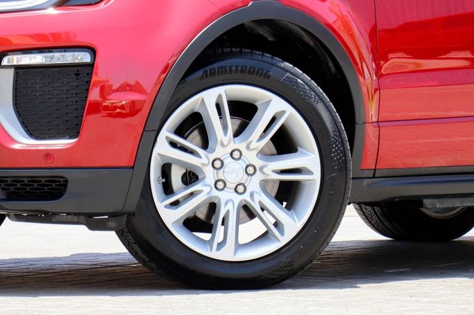 Подержанный Land Rover Range Rover Evoque I Рестайлинг, 2.0 л, 2017 в Дубае от Linda Cars Красный цвет. GCC | AUTO.AE