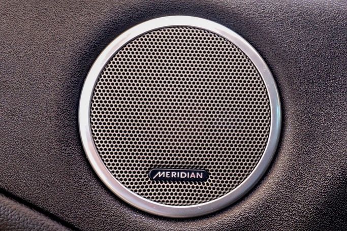 Подержанный Land Rover Range Rover Evoque I Рестайлинг, 2.0 л, 2017 в Дубае от Linda Cars Красный цвет. GCC | AUTO.AE