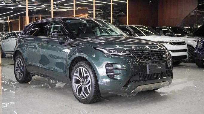 Новый Land Rover Range Rover Evoque II Рестайлинг, 2.0 л, 2025 в Дубае от Najem Motors Зеленый цвет. Китайская | AUTO.AE