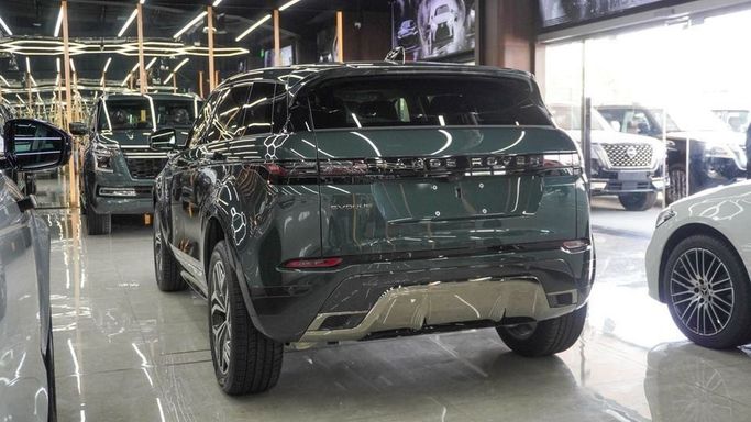 Новый Land Rover Range Rover Evoque II Рестайлинг, 2.0 л, 2025 в Дубае от Najem Motors Зеленый цвет. Китайская | AUTO.AE