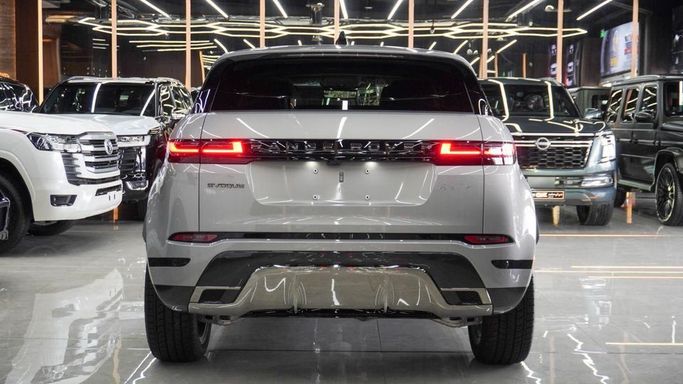 Новый Land Rover Range Rover Evoque II, 2.0 л, 2025 в Дубае от Najem Motors Серебристый цвет. Китайская | AUTO.AE