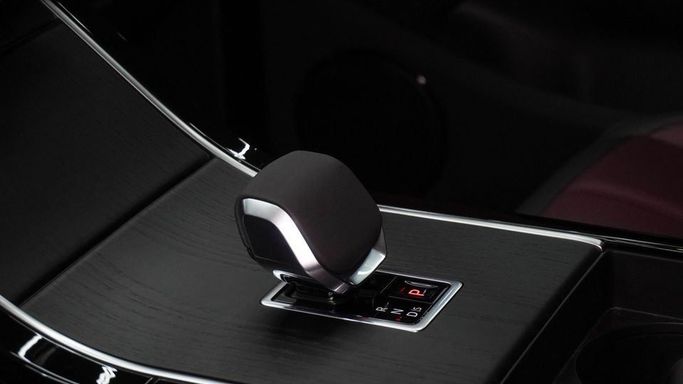Новый Land Rover Range Rover Evoque II, 2.0 л, 2025 в Дубае от Najem Motors Серебристый цвет. Китайская | AUTO.AE