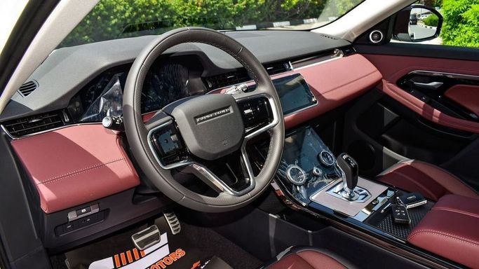 Новый Land Rover Range Rover Evoque P250 II Рестайлинг, 2.0 л, 2024 в Дубае от Najem Motors Белый цвет. Other | AUTO.AE