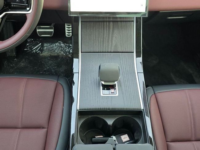 Новый Land Rover Range Rover Evoque P250 II Рестайлинг, 2.0 л, 2025 в Дубае от Soltan Auto Белый цвет. Китайская | AUTO.AE