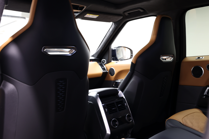Land Rover Range Rover P530 MHEV V, 2023 внедорожник 5 дв. бизнес класса в Дубае от POF RENTAL черный цвет | AUTO.AE