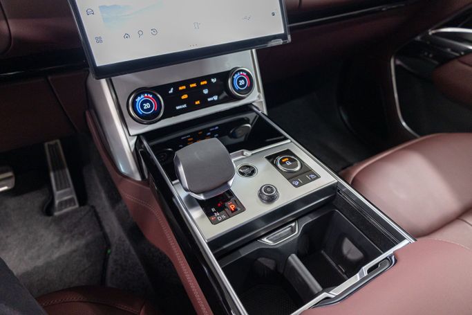 Land Rover Range Rover P530 MHEV V, 2023 внедорожник 5 дв. бизнес класса в Дубае от POF RENTAL черный цвет | AUTO.AE