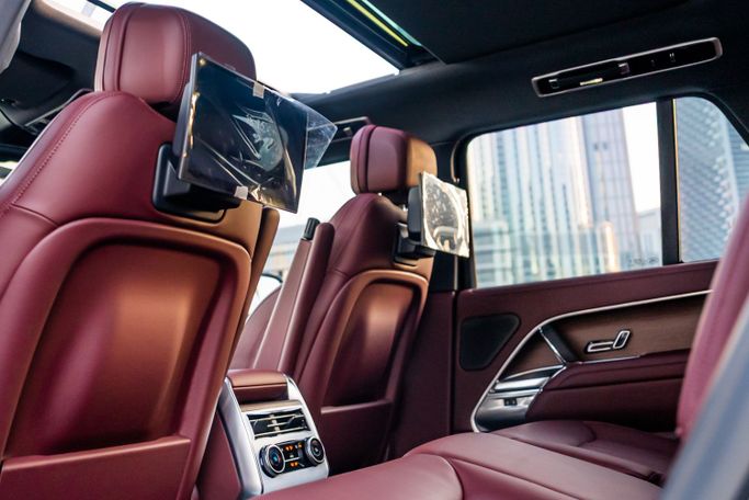 Land Rover Range Rover P530 MHEV V, 2024 внедорожник 5 дв. бизнес класса в Дубае от POF RENTAL серый цвет | AUTO.AE