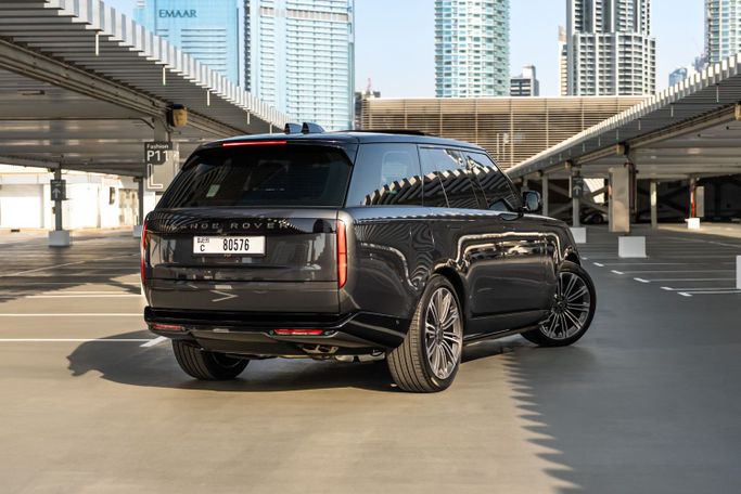 Land Rover Range Rover P530 MHEV V, 2024 внедорожник 5 дв. бизнес класса в Дубае от POF RENTAL серый цвет | AUTO.AE