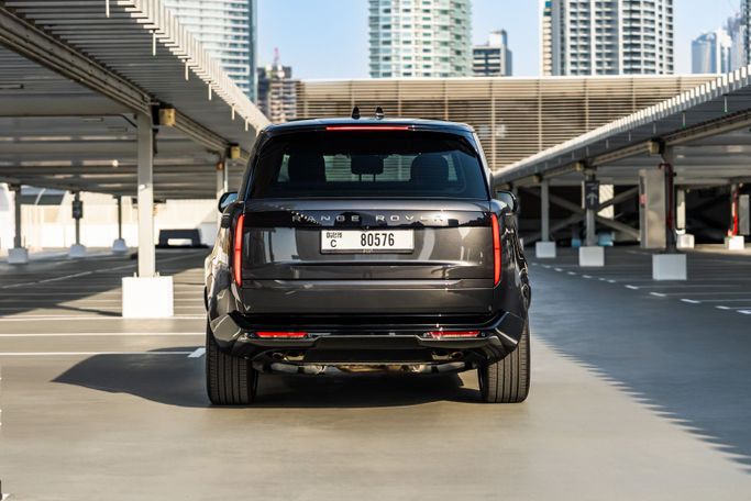 Land Rover Range Rover P530 MHEV V, 2024 внедорожник 5 дв. бизнес класса в Дубае от POF RENTAL серый цвет | AUTO.AE