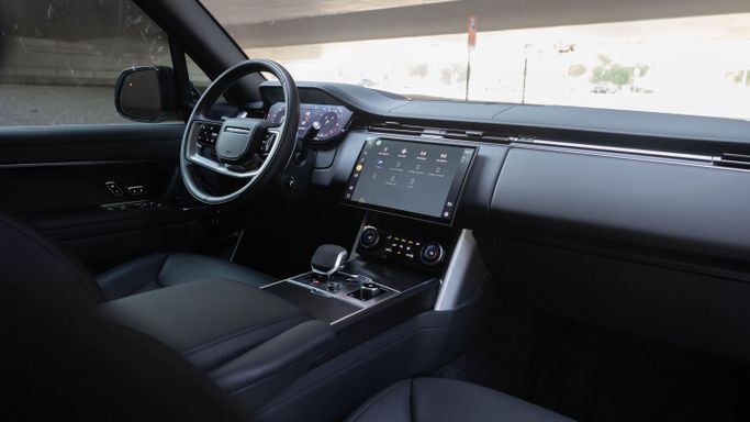 Land Rover Range Rover P530 MHEV V, 2023 business suv 5 dr. for rent in Dubai by AVA car rental, white color | AUTO.AE