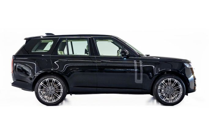 Новый Land Rover Range Rover P530 MHEV V, 4.4 л, 2025 в Дубае от PUPIL OF FATE MOTORS Черный цвет. GCC | AUTO.AE