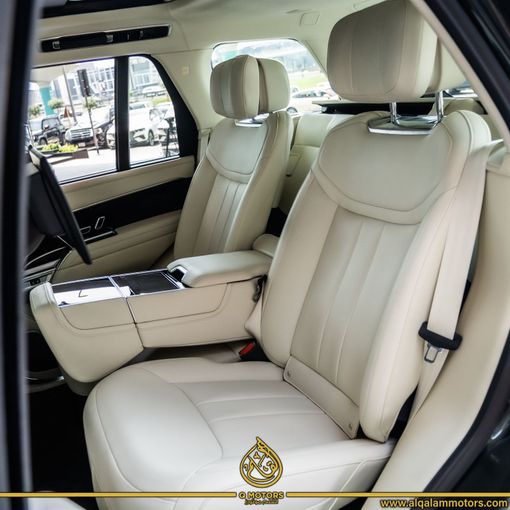 Подержанный Land Rover Range Rover P530 MHEV V, 4.4 л, 2024 в Дубае от Q Motors Зеленый цвет. GCC | AUTO.AE