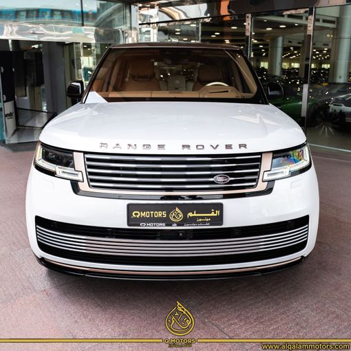 Подержанный Land Rover Range Rover P530 MHEV V, 4.4 л, 2023 в Дубае от Q Motors Белый цвет. GCC | AUTO.AE