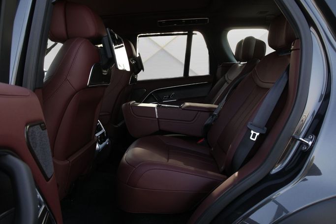 Новый Land Rover Range Rover P530 MHEV V, 4.4 л, 2025 в Дубае от Mohammad Alkarak Motors Серый цвет. GCC | AUTO.AE