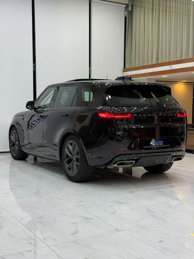جديدة Land Rover Range Rover D350 MHEV V, 3.0 l, 2025 في في دبي من 4 Matic Motors، اللون أسود. مواصفات الخليج | AUTO.AE